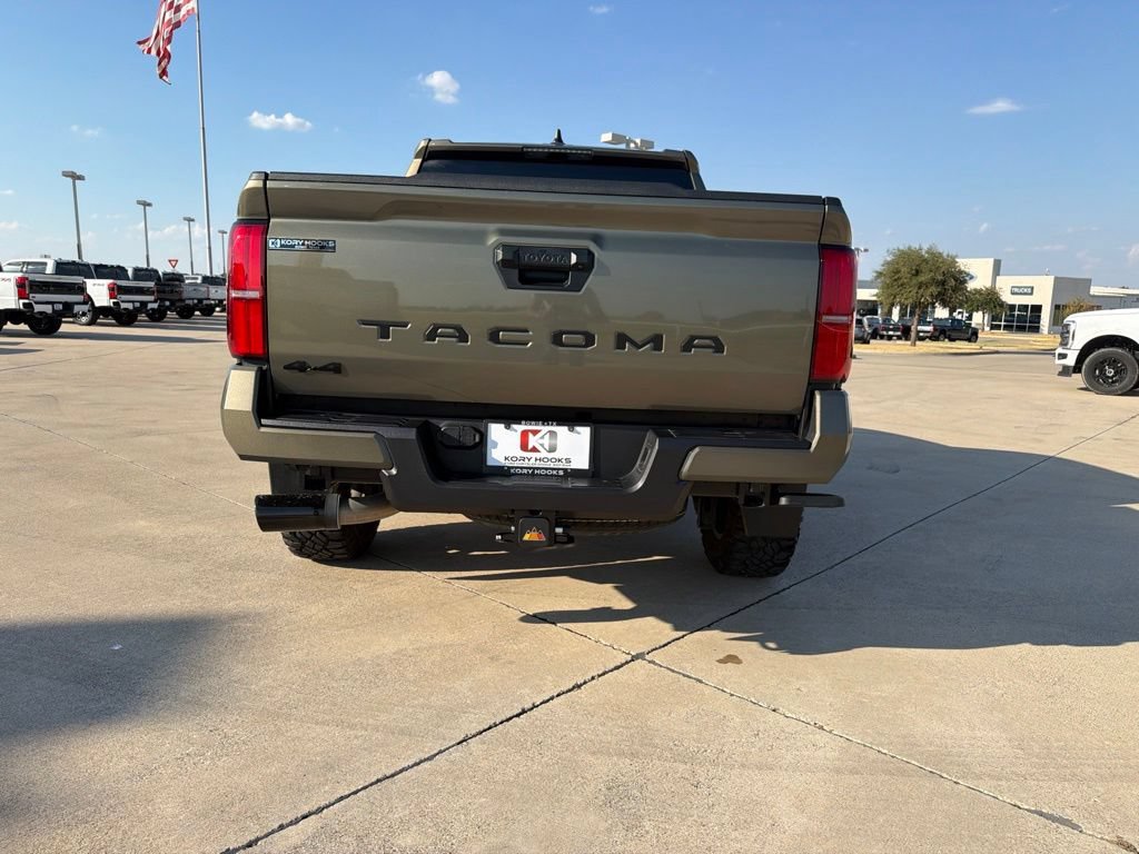 Used 2024 Toyota Tacoma TRD Sport AWD/4WD image 4