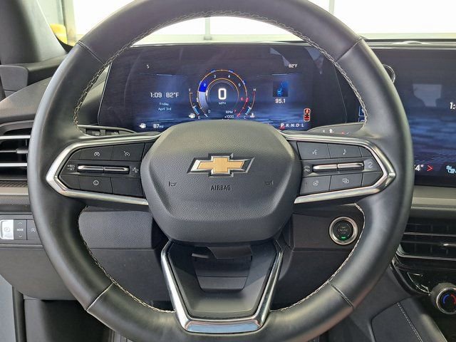 Used 2025 Chevrolet Traverse LT image 11