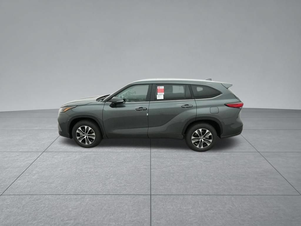 Used 2023 Toyota Highlander XLE FWD image 4