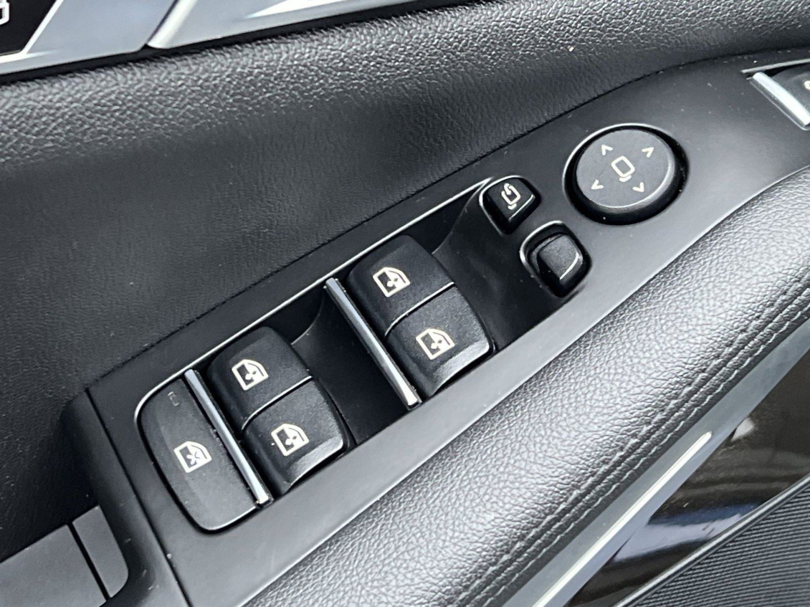 Used 2022 BMW X5 xDrive40i w/ Parking Assistance Package image 13