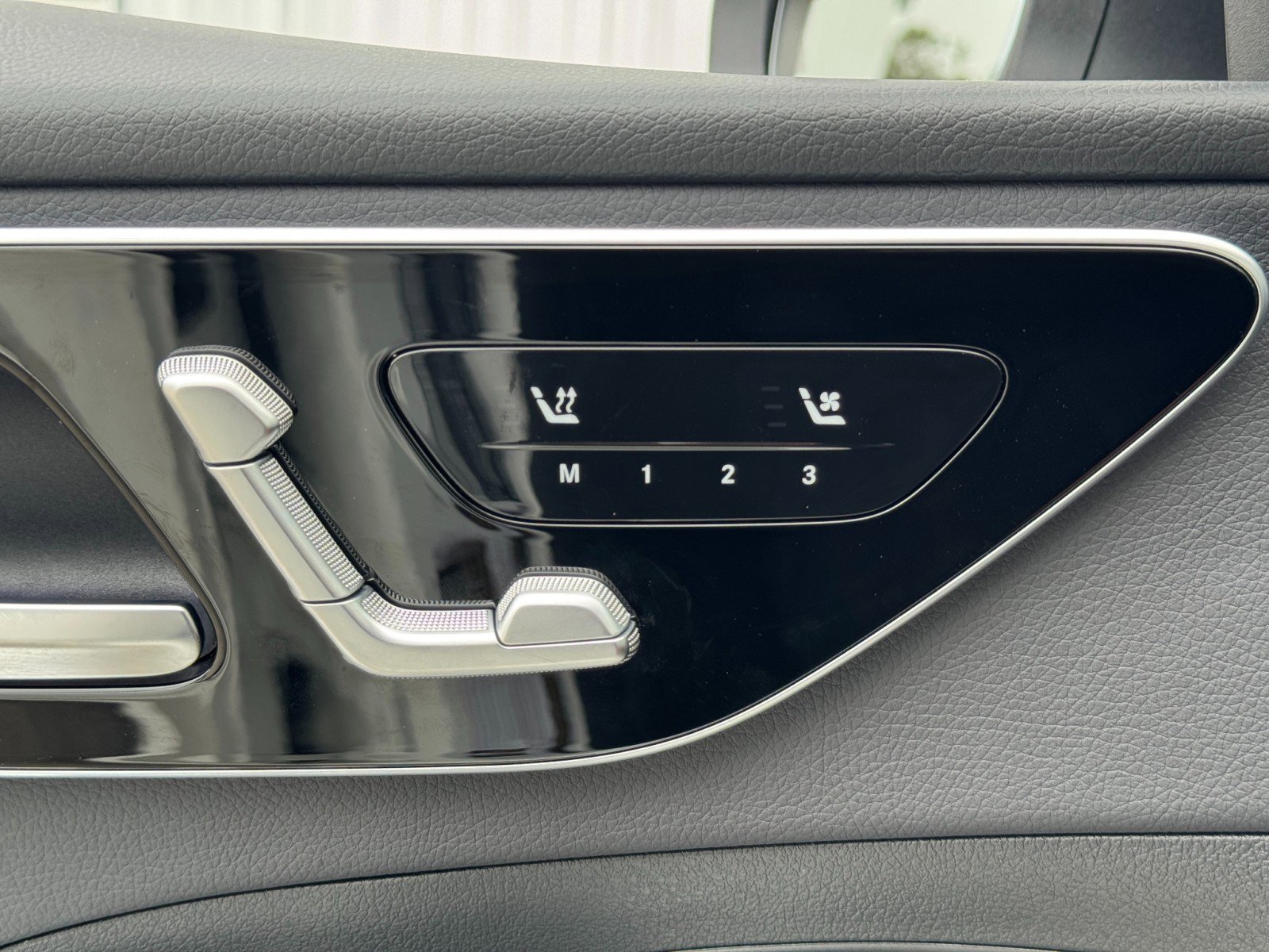 Used 2022 Mercedes-Benz C 300 Sedan image 17