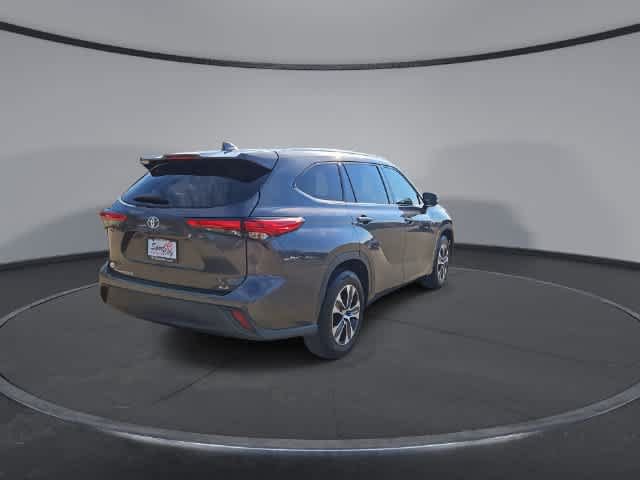 Used 2021 Toyota Highlander XLE FWD image 7