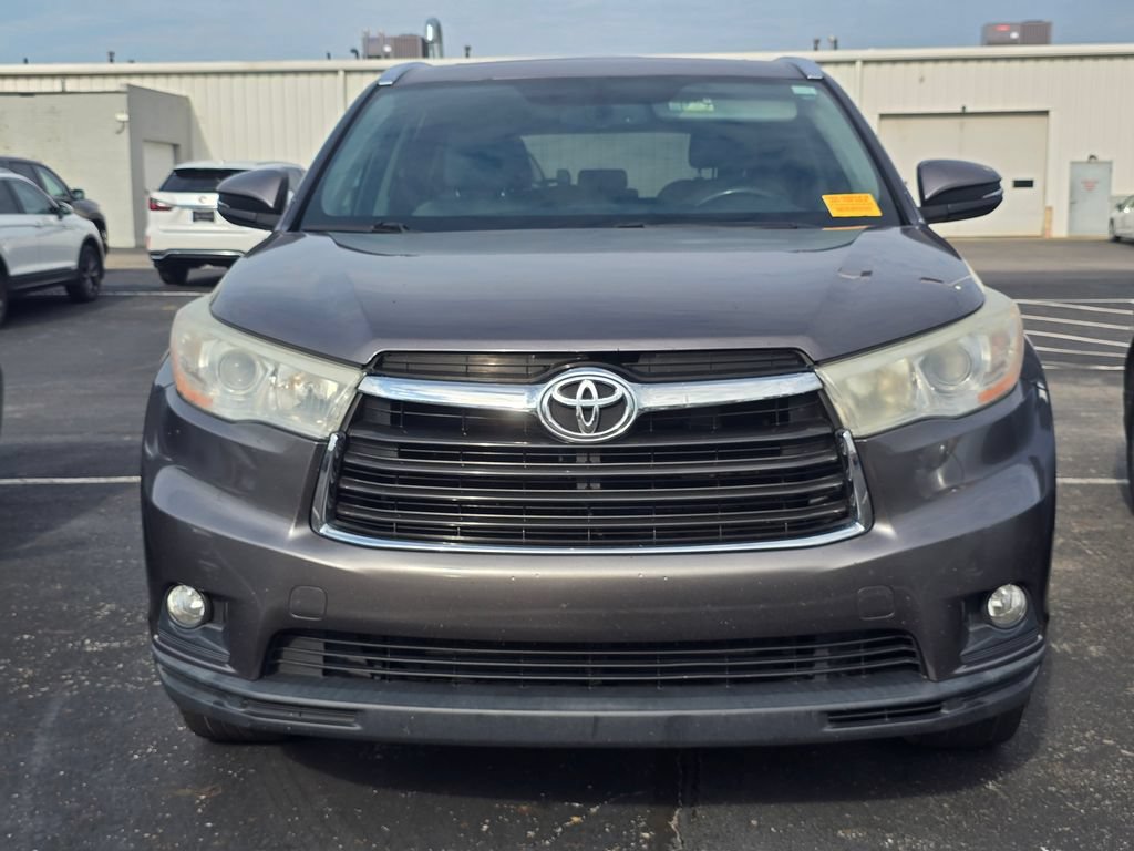 Used 2014 Toyota Highlander XLE FWD image 2