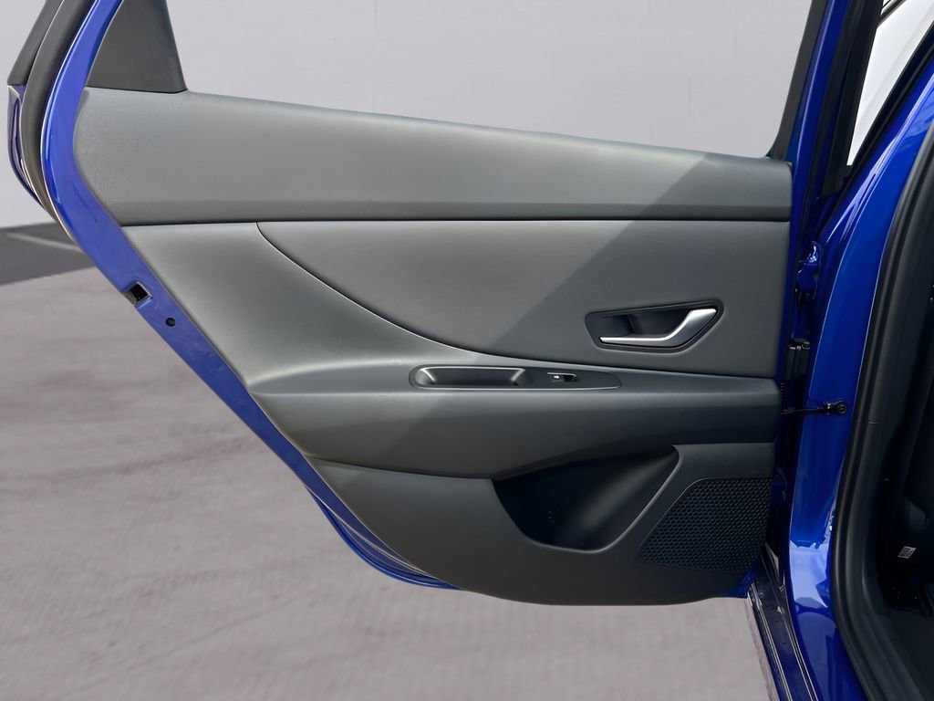 Used 2025 Hyundai Elantra SEL w/ Cargo Package image 17