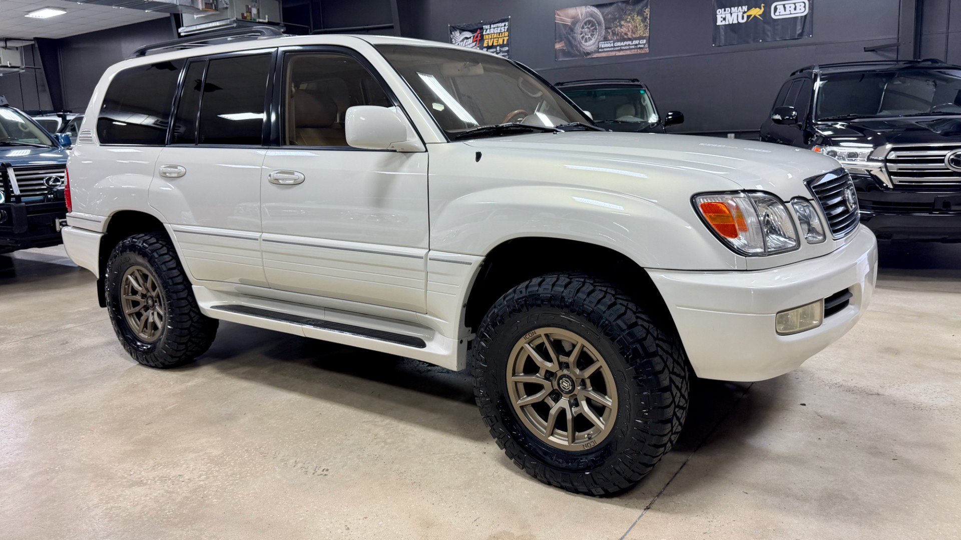 Used 2000 Lexus LX 470 4WD image 5