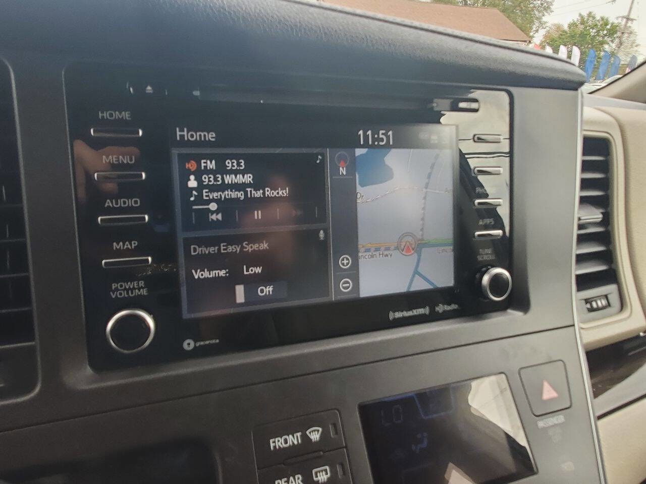 Used 2018 Toyota Sienna XLE Premium w/ Carpet Mat Package image 16