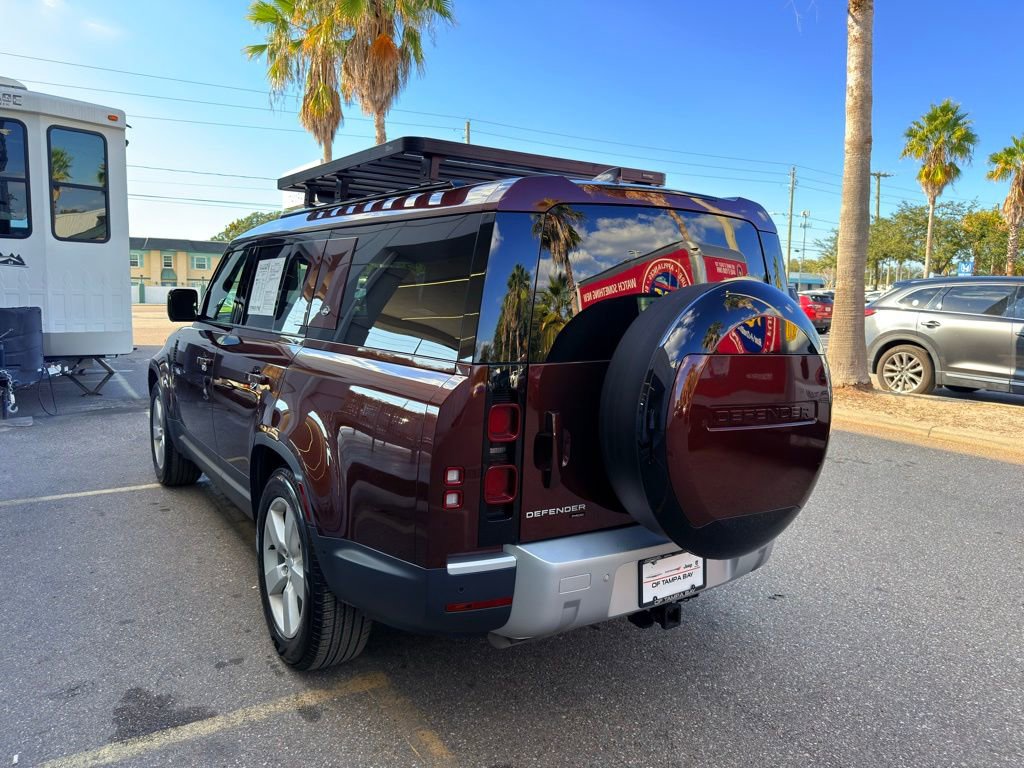 Used 2023 Land Rover Defender 130 SE image 4