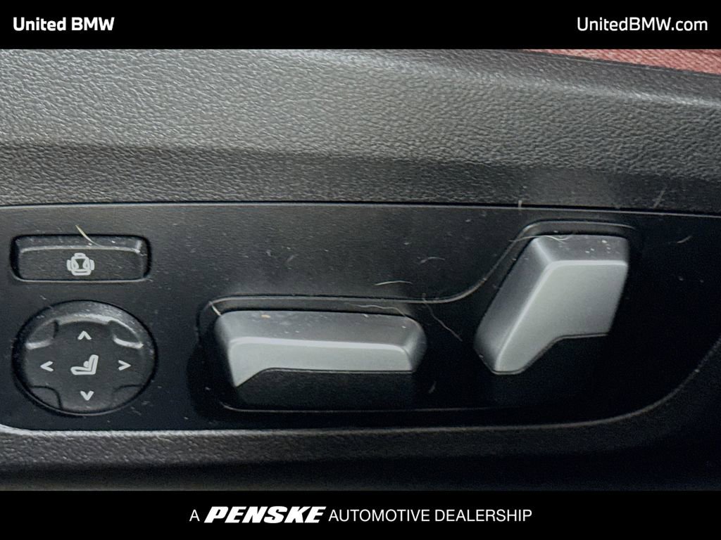 Used 2022 BMW 330i Sedan w/ M Sport Package image 4