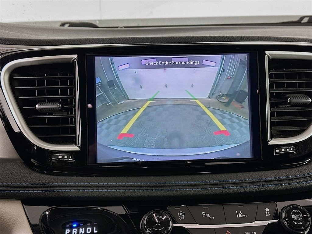 Used 2021 Chrysler Pacifica Touring w/ Cold Weather Group image 13