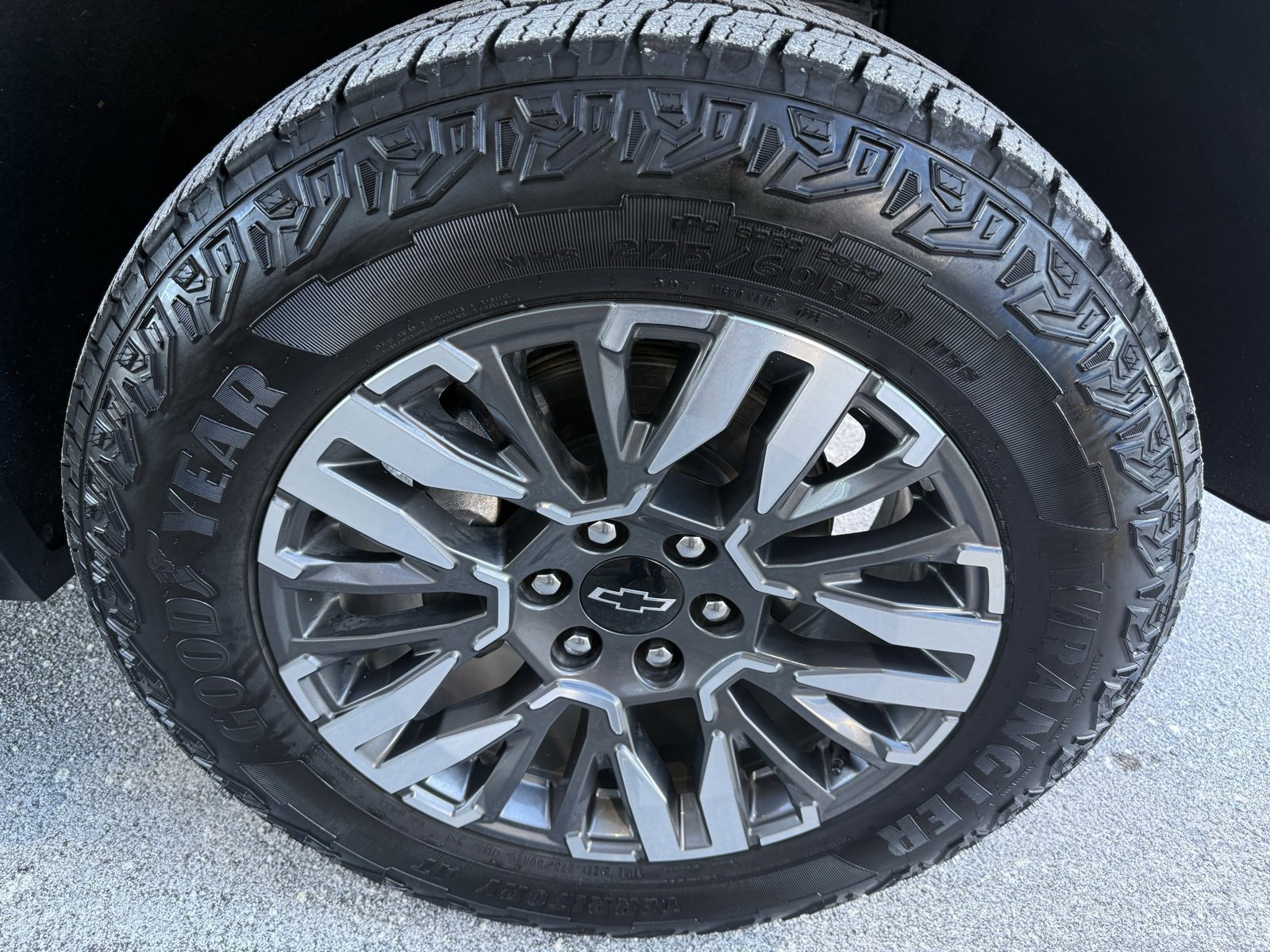 Used 2025 Chevrolet Suburban Z71 w/ Z71 Off-Road Package image 12