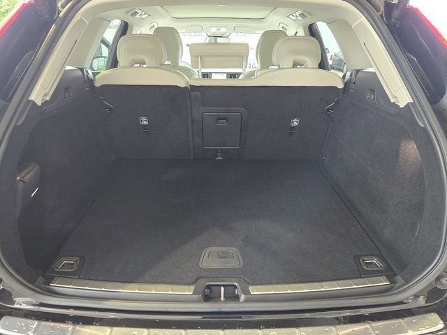 Certified 2023 Volvo XC60 B5 Core w/ Climate Package image 12