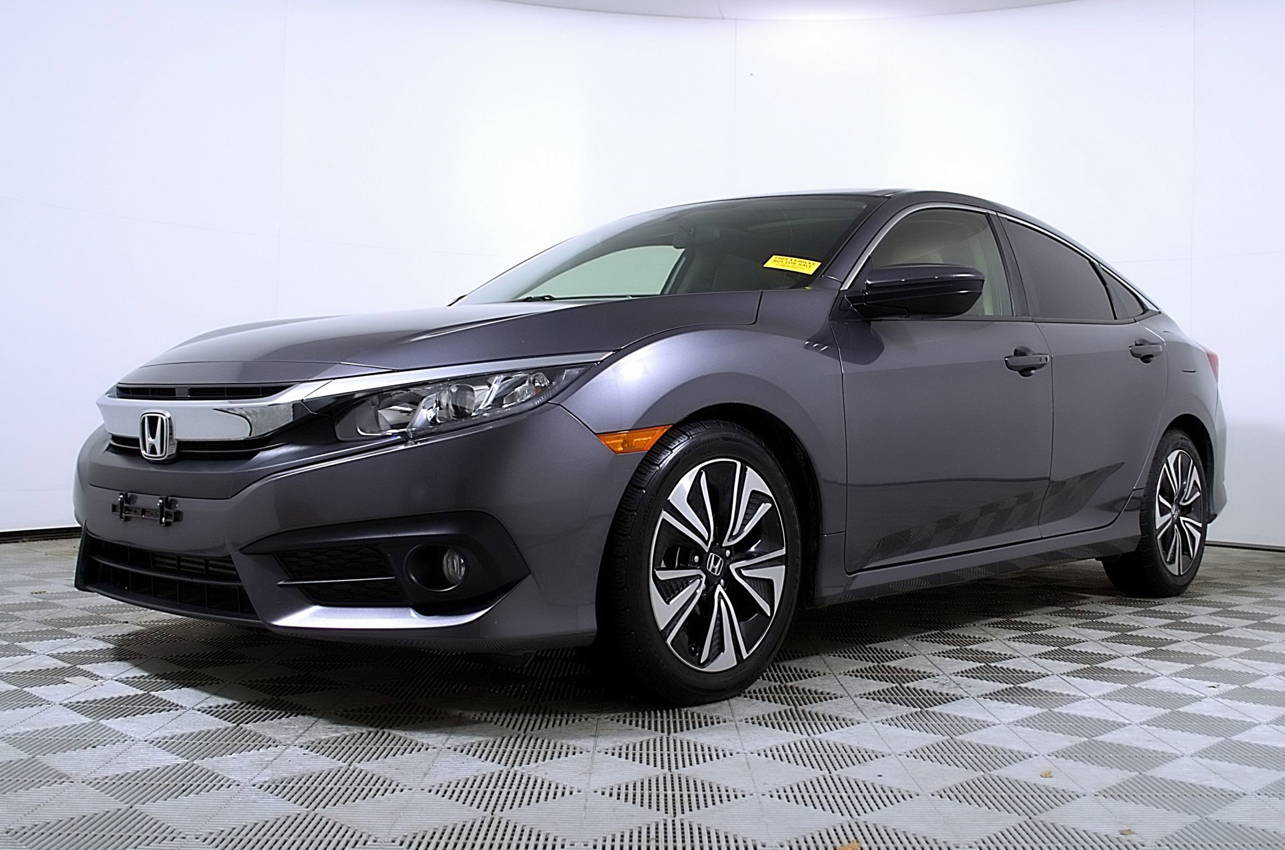 Used 2018 Honda Civic EX-T image 2