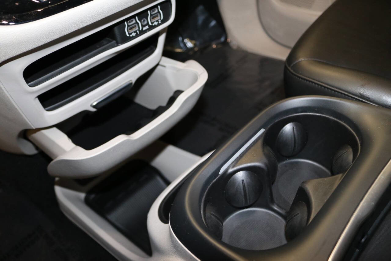 Used 2023 Chrysler Pacifica Touring-L image 84
