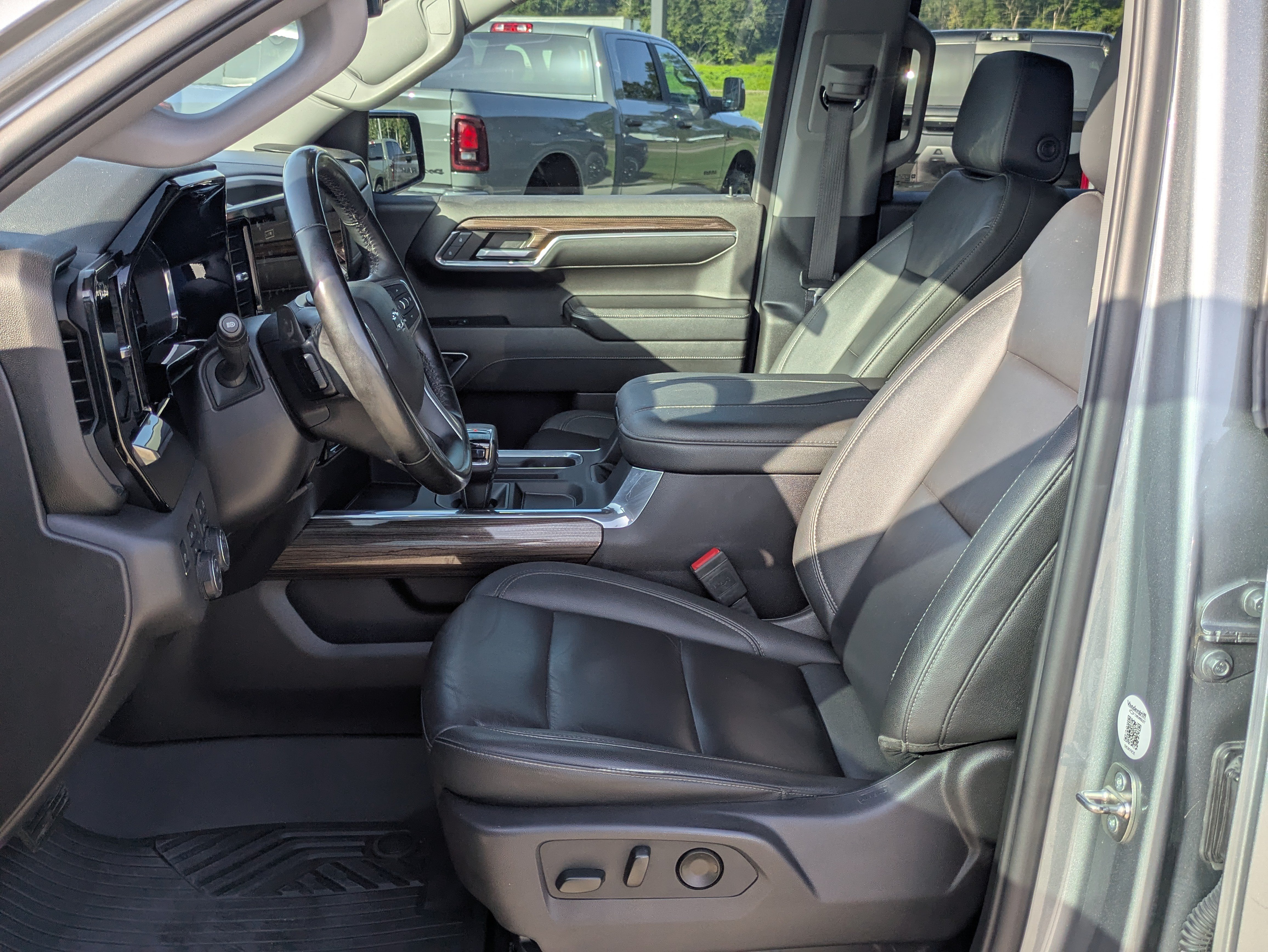 Used 2024 Chevrolet Silverado 1500 LT Trail Boss AWD/4WD image 5
