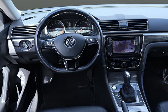 Used 2018 Volkswagen Passat 2.0T SE FWD image 15