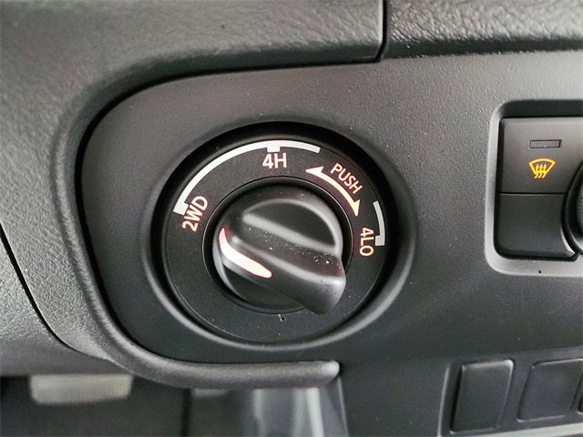 Used 2025 Nissan Frontier PRO-4X image 27