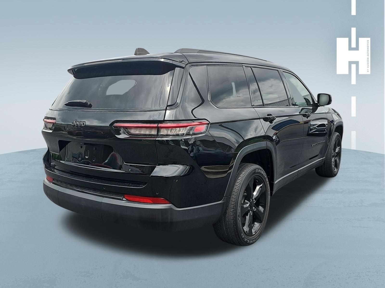 Used 2023 Jeep Grand Cherokee L Laredo RWD image 3