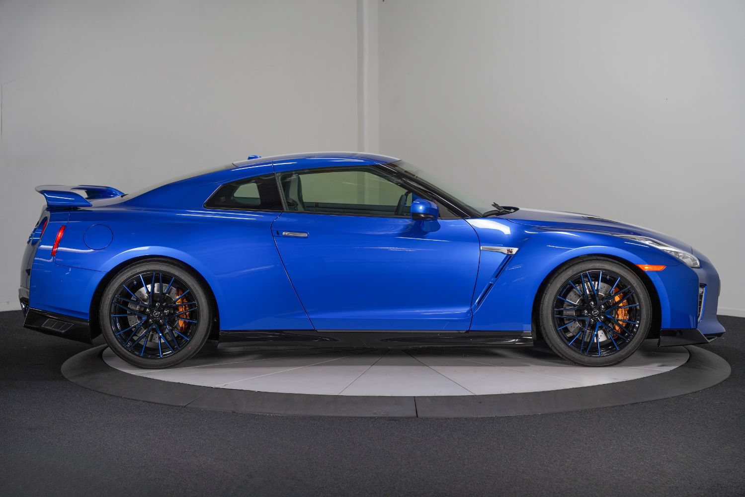 Used 2020 Nissan GT-R Premium AWD/4WD image 9