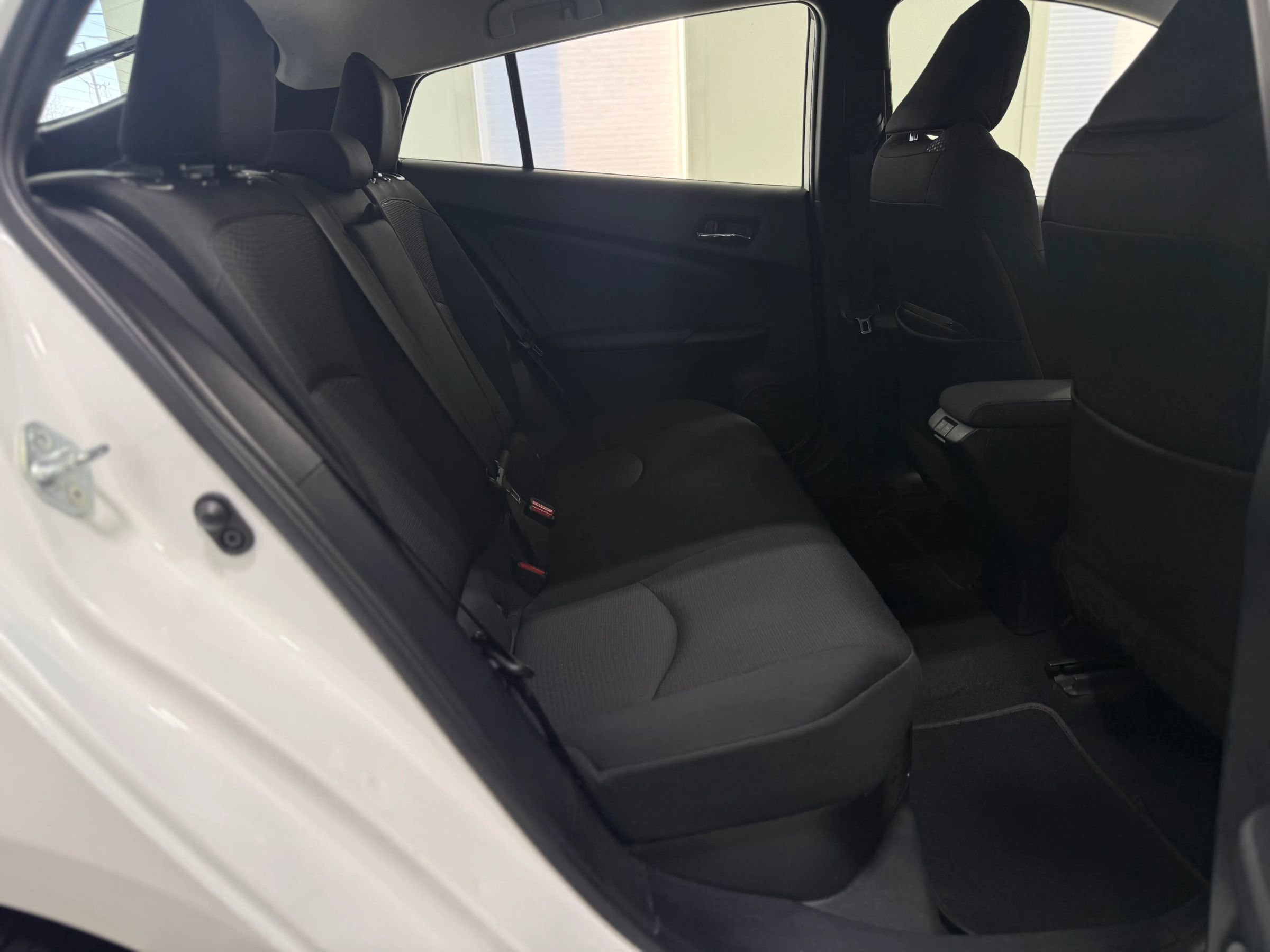 Used 2021 Toyota Prius LE image 32