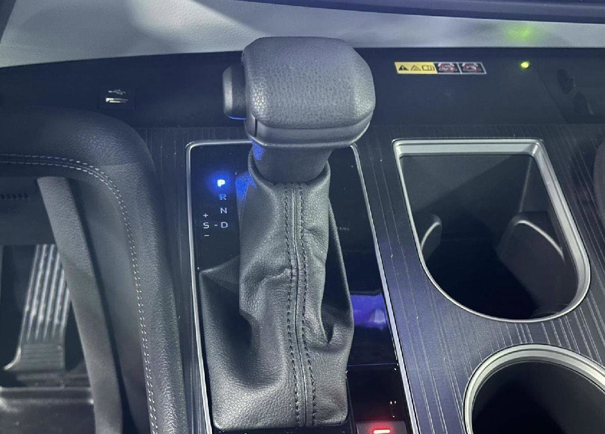 Used 2025 Toyota Sienna LE image 24