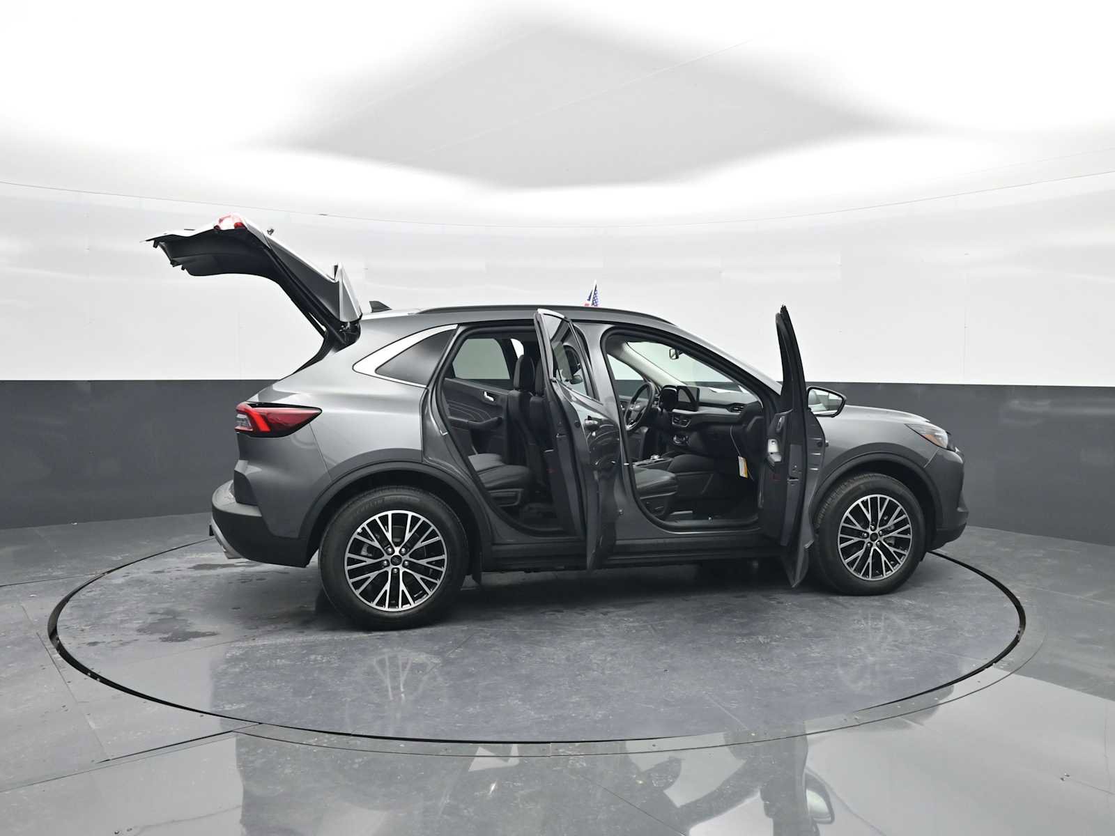 Used 2025 Ford Escape SE w/ PHEV Premium Package image 48