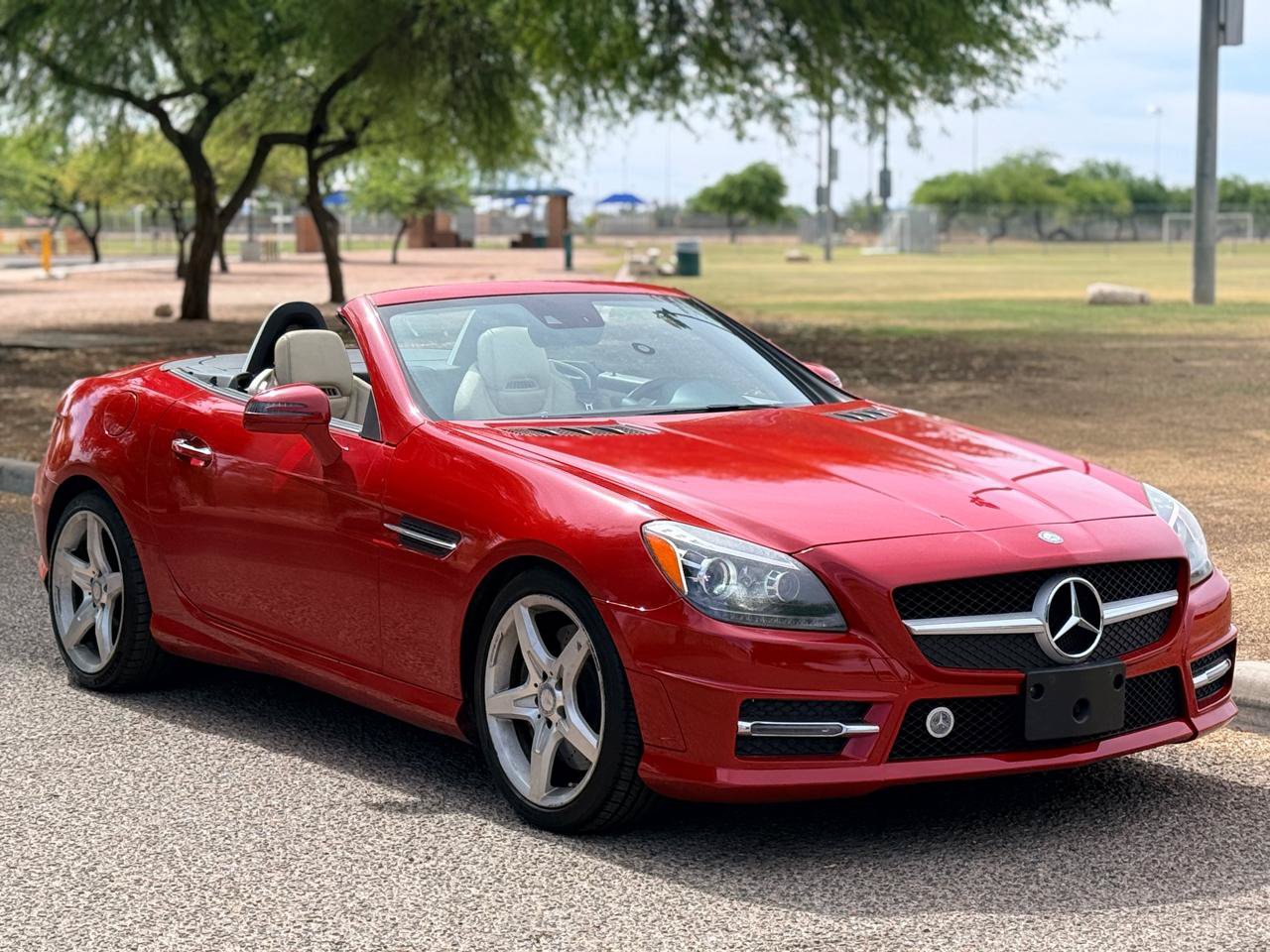 Used 2016 Mercedes-Benz SLK 300 w/ Premium 2 Package image 7