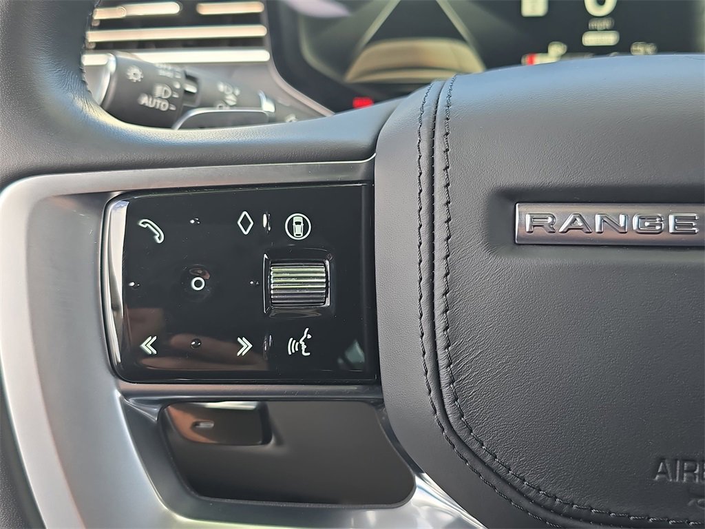 Certified 2025 Land Rover Range Rover SE image 18