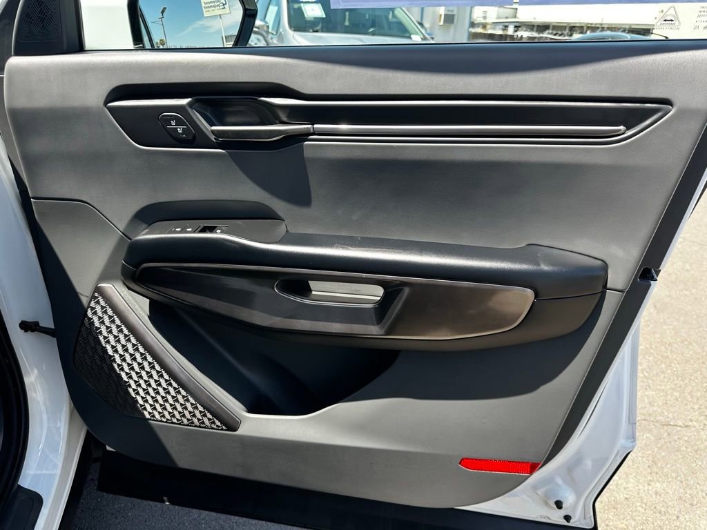 Used 2024 Kia EV9 Light Long Range RWD image 21