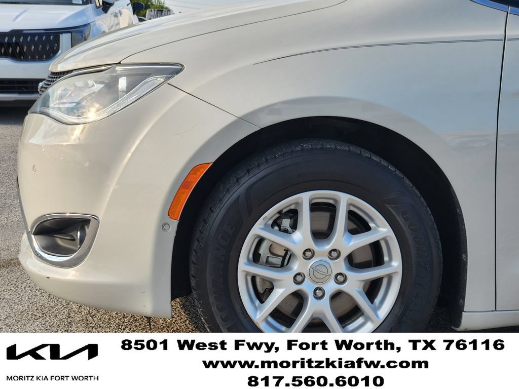 Used 2020 Chrysler Pacifica Touring-L w/ Advanced Safetytec Group FWD image 8