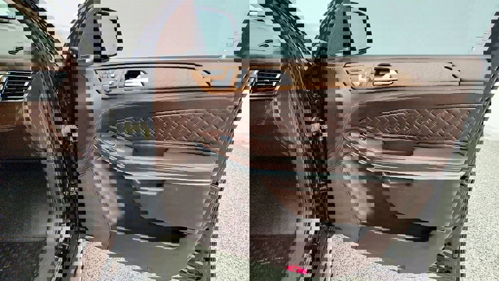 Used 2017 Mercedes-Benz GLS 550 4MATIC image 26