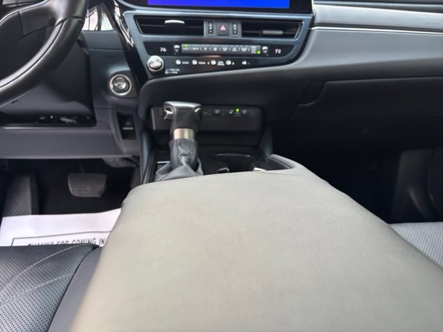 Used 2024 Lexus ES 300h w/ Accessory Package (Z2) FWD image 12