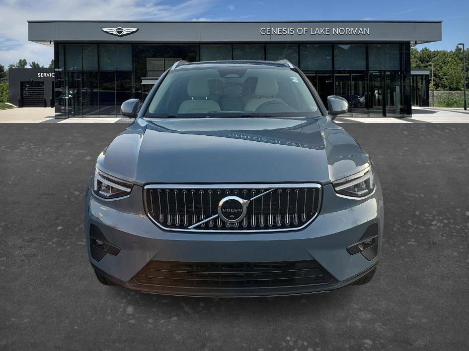 Used 2023 Volvo XC40 B5 Ultimate w/ Protection Package Premier image 2