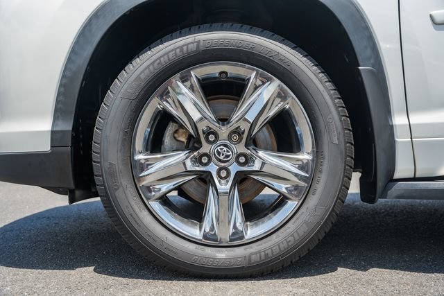 Used 2019 Toyota Highlander Limited Platinum AWD/4WD image 18