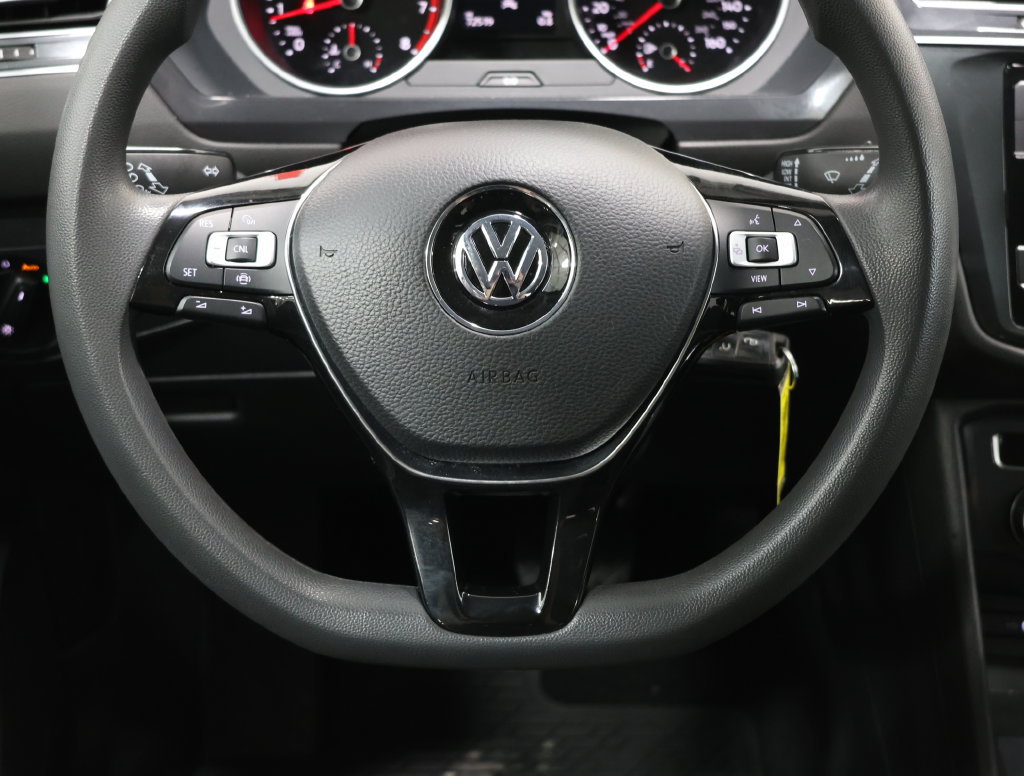 Used 2020 Volkswagen Tiguan S FWD image 17