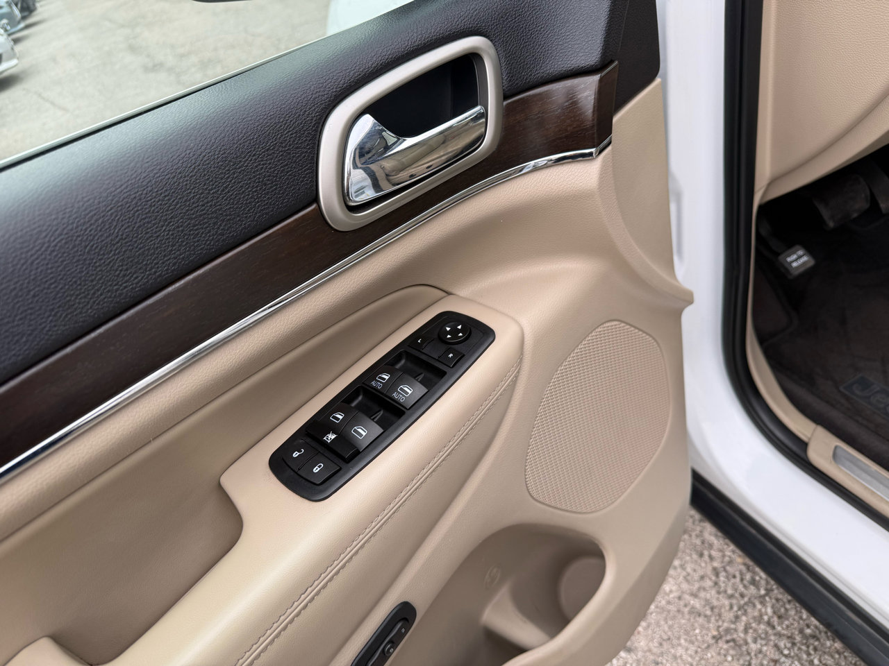 Used 2017 Jeep Grand Cherokee Limited w/ Trailer Tow Group IV image 15