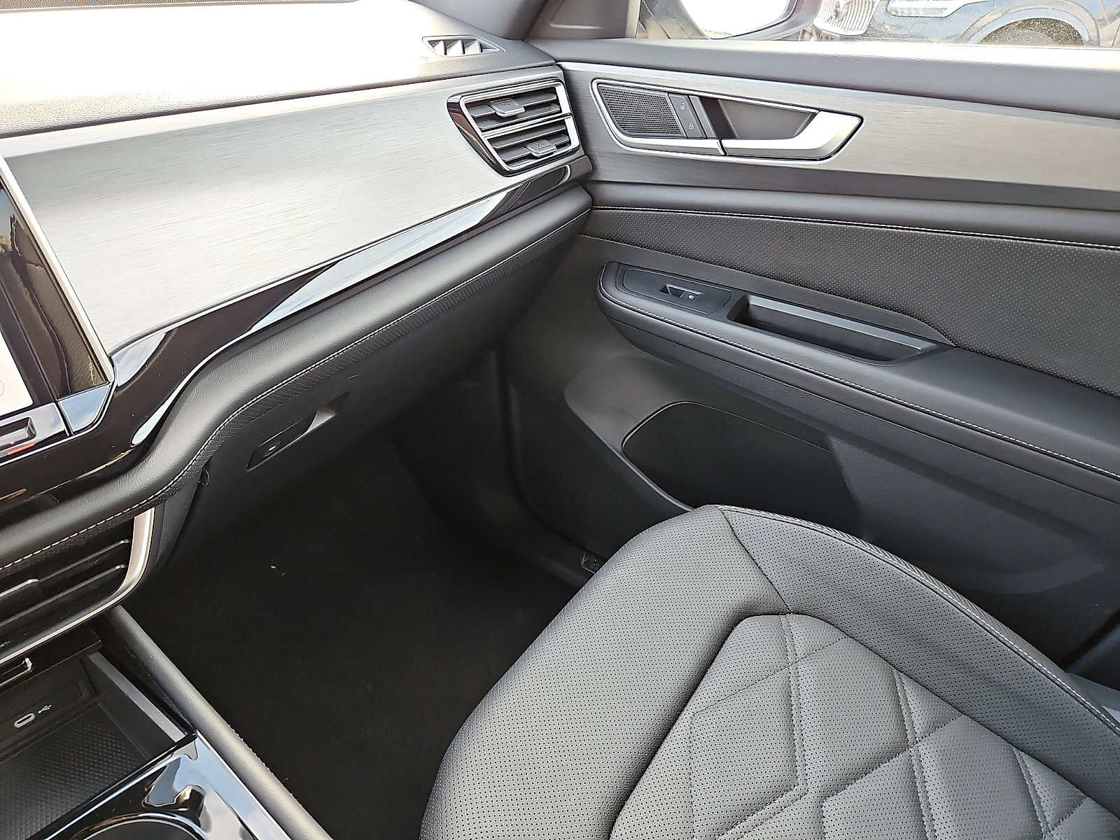 Used 2025 Volkswagen Atlas Cross Sport SE image 25