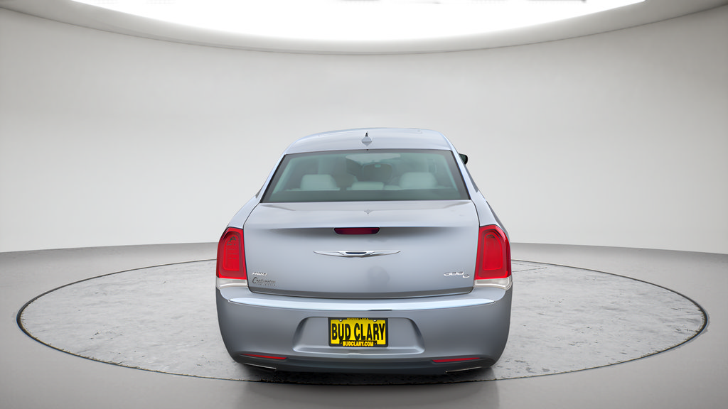 Used 2017 Chrysler 300 C AWD/4WD image 4