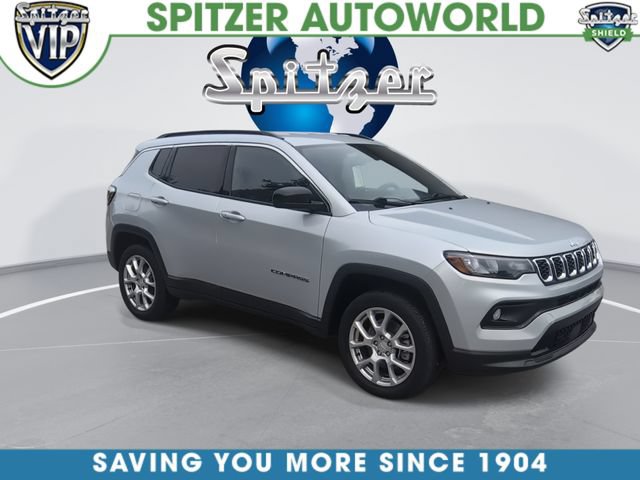 Used 2024 Jeep Compass Latitude AWD/4WD image 3