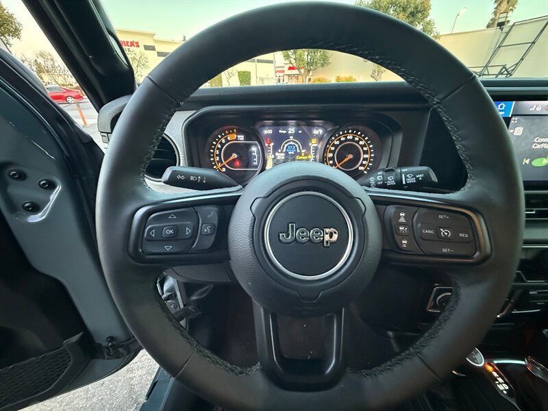 Used 2025 Jeep Wrangler Unlimited Sport AWD/4WD image 19