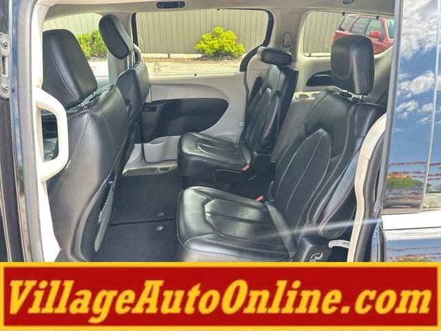Used 2020 Chrysler Pacifica Touring-L FWD image 31