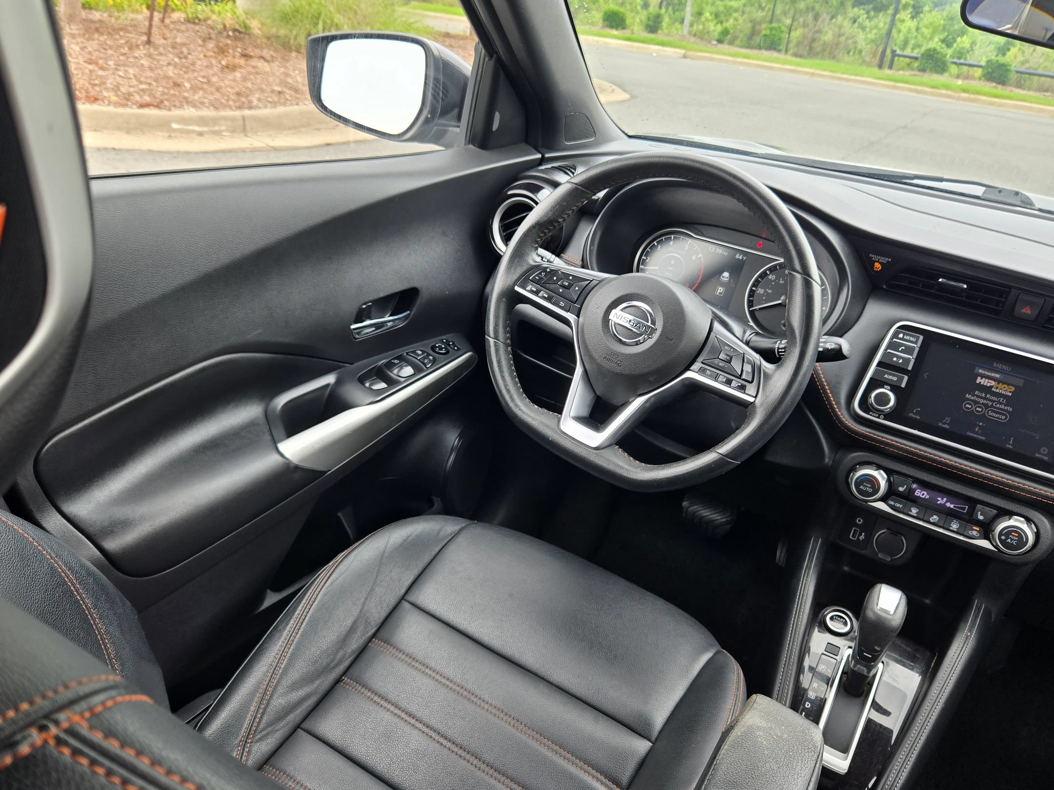 Used 2019 Nissan Kicks SR w/ SR Premium Package FWD image 9