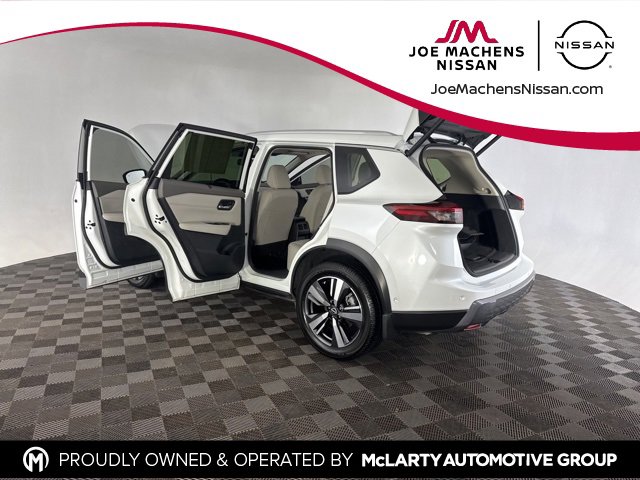 Used 2024 Nissan Rogue SL w/ SL Premium Package image 16