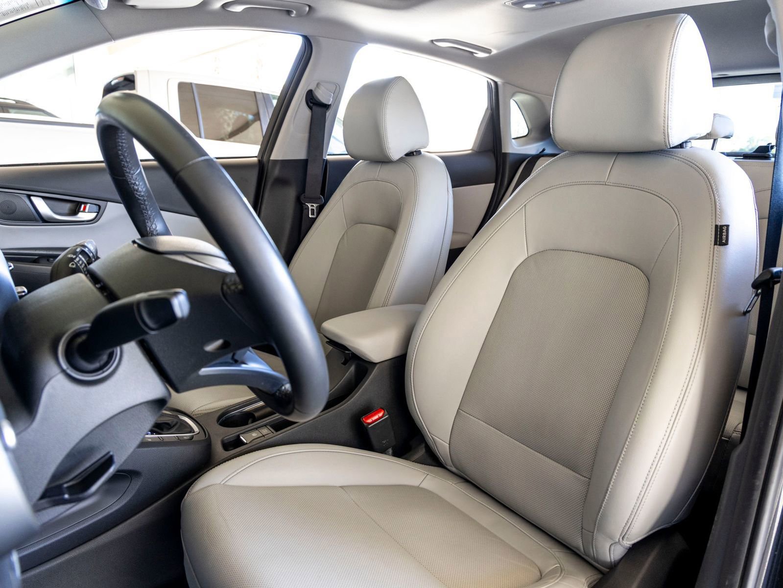 Used 2023 Hyundai Kona Limited image 15