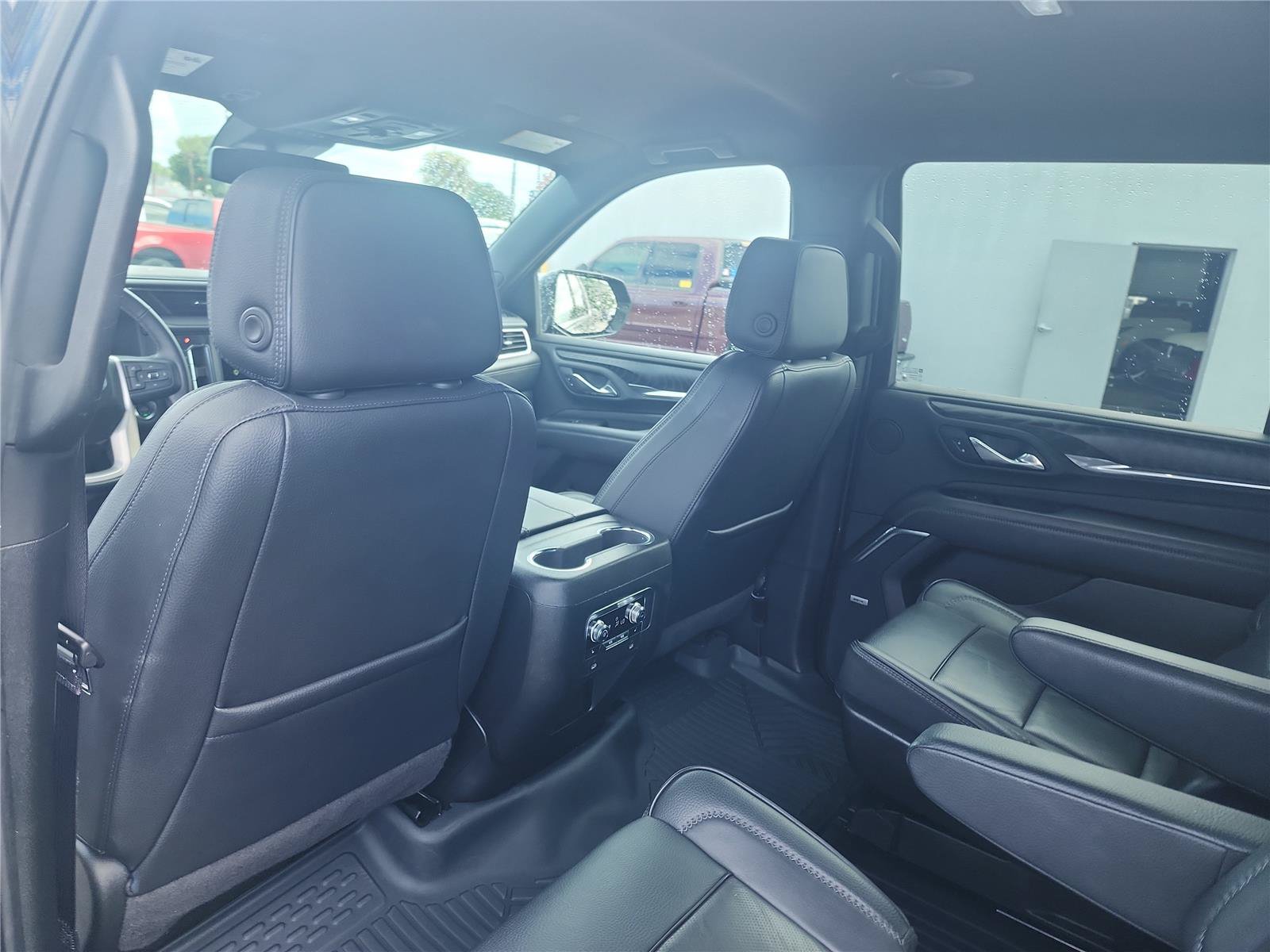 Used 2024 GMC Yukon XL Denali AWD/4WD image 23