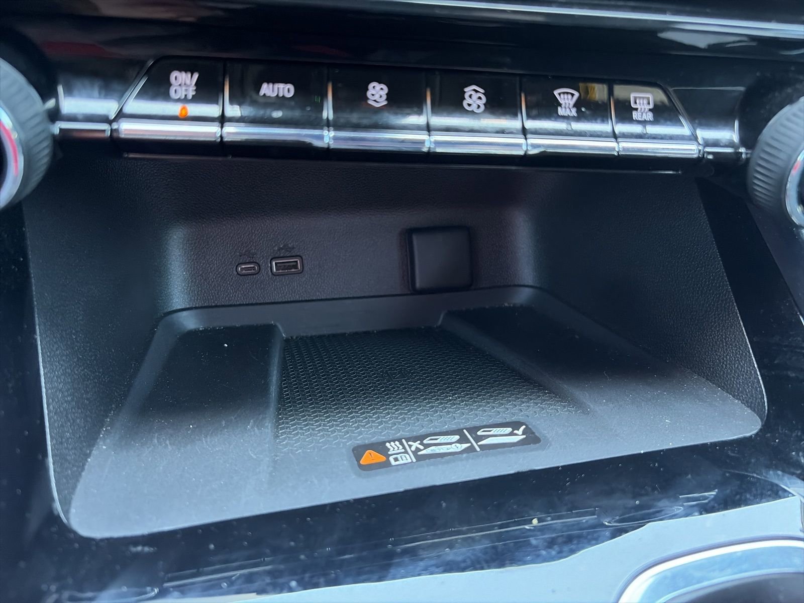 Used 2025 Chevrolet Traverse LT FWD image 20