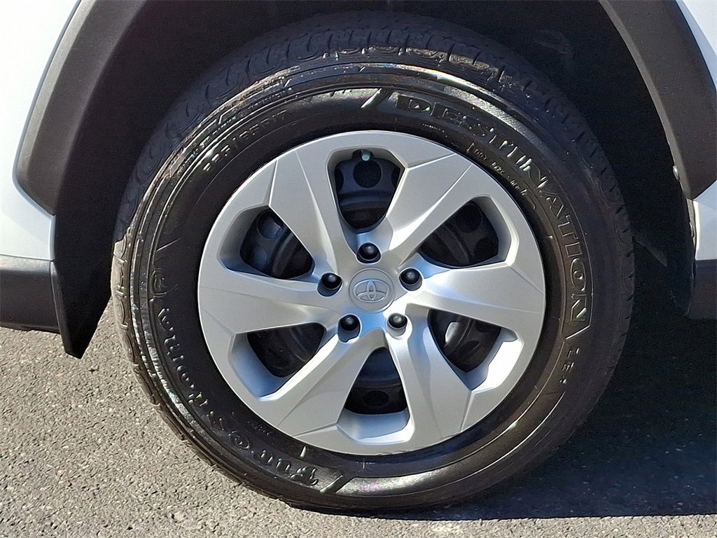 Used 2022 Toyota RAV4 LE image 8