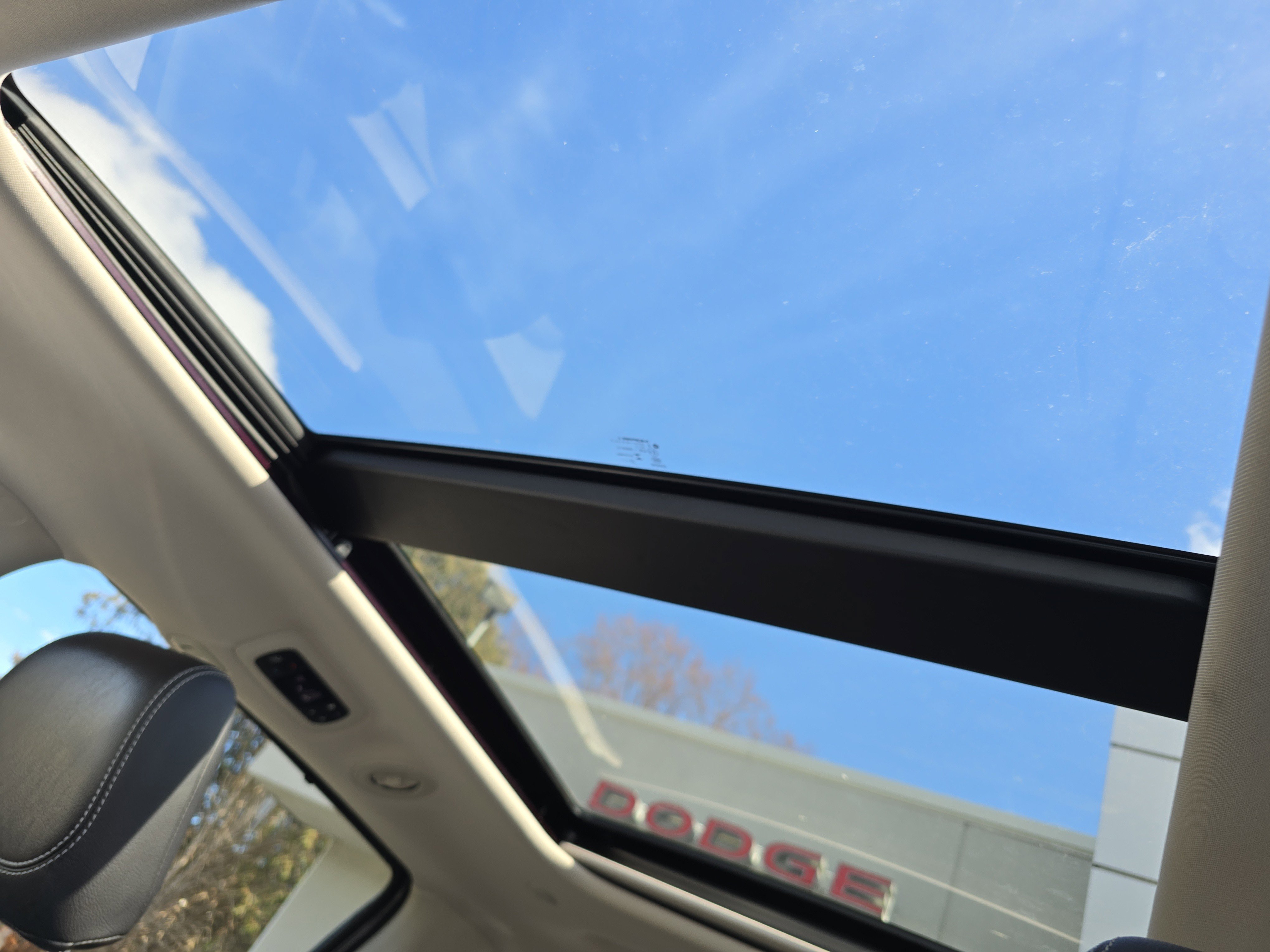 Used 2022 Chrysler Pacifica Touring-L image 35