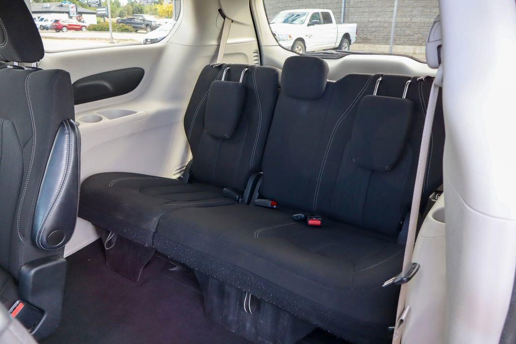 Used 2022 Chrysler Voyager LX FWD image 28