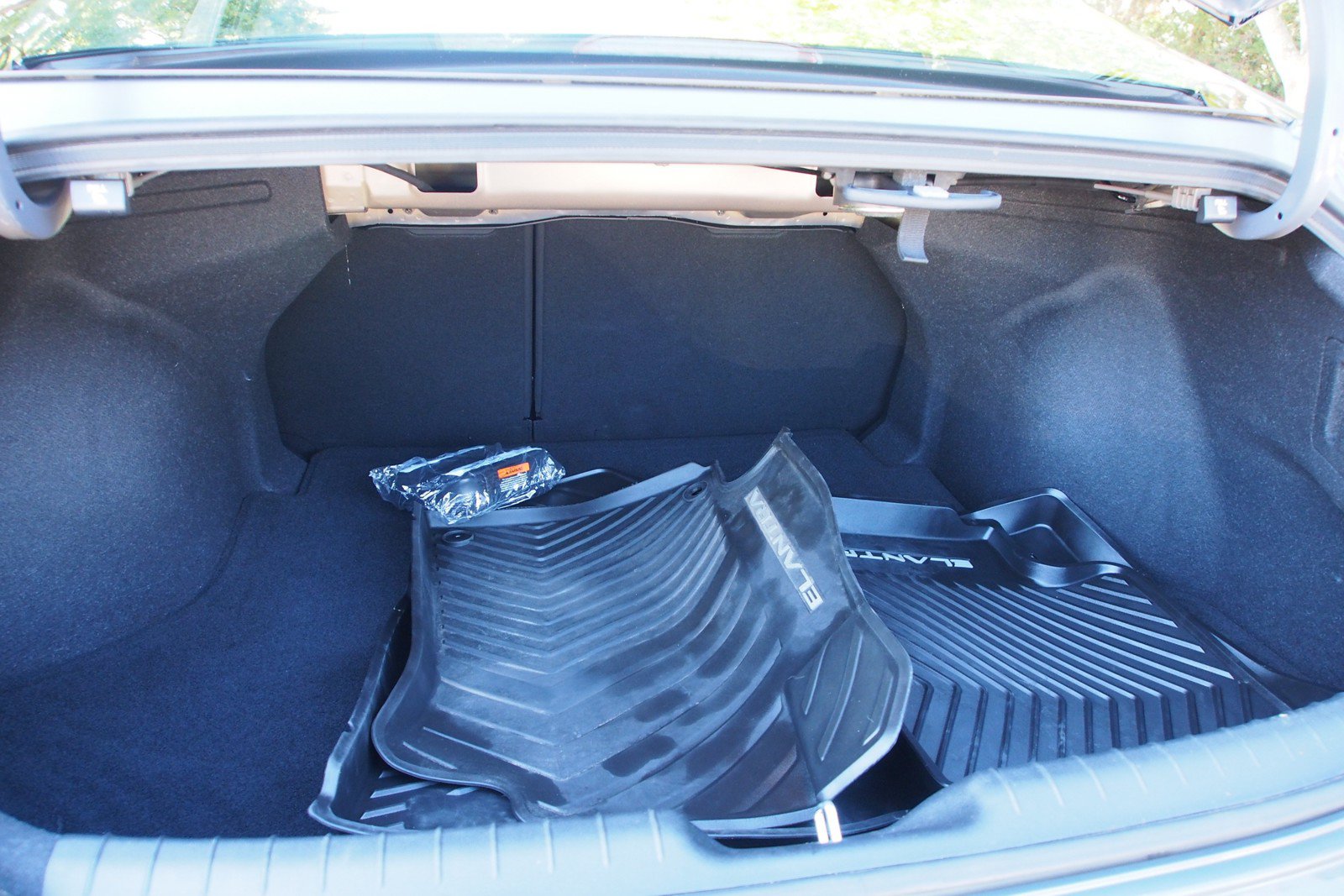 Used 2024 Hyundai Elantra Limited FWD image 16