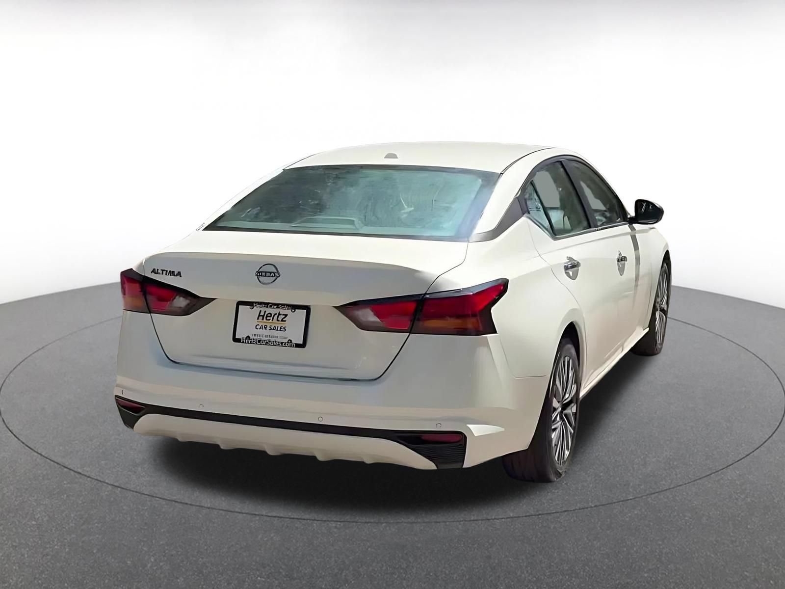 Used 2025 Nissan Altima 2.5 SV FWD image 12